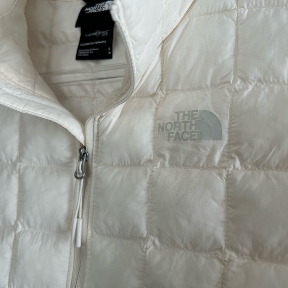 NWT The North Face Thermoball Eco Puffer Vest Women's Large Gardenia White New - Picture 4 of 6